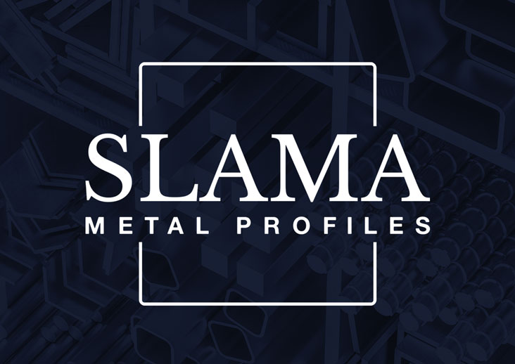 לוגו עם רקע כחול עם תבנית של "אלום עץ" - SLAMA METAL PROFILES - גודל 3